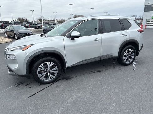 Used 2022 Nissan Rogue SV w/ SV Premium Package image 15