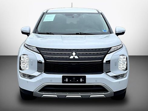 Used 2023 Mitsubishi Outlander SE AWD/4WD image 2