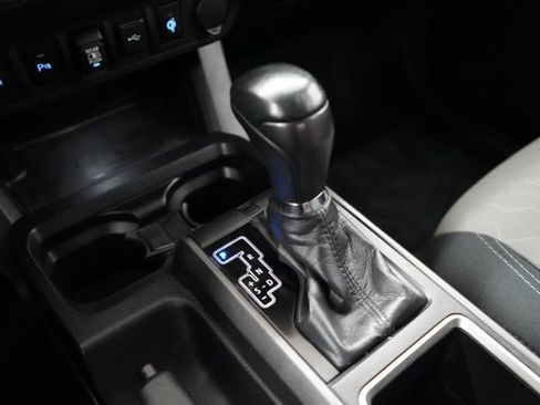 Used 2020 Toyota Tacoma TRD Off-Road w/ Technology Package AWD/4WD image 33
