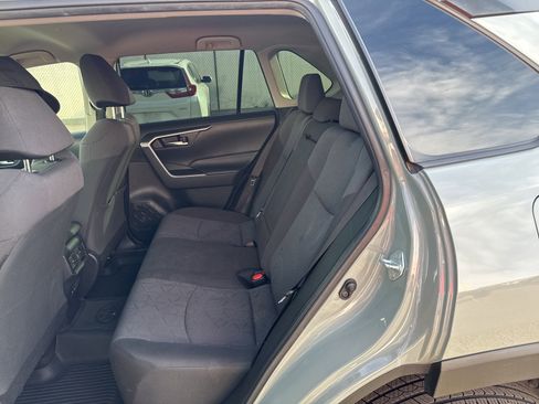 Used 2020 Toyota RAV4 XLE image 9