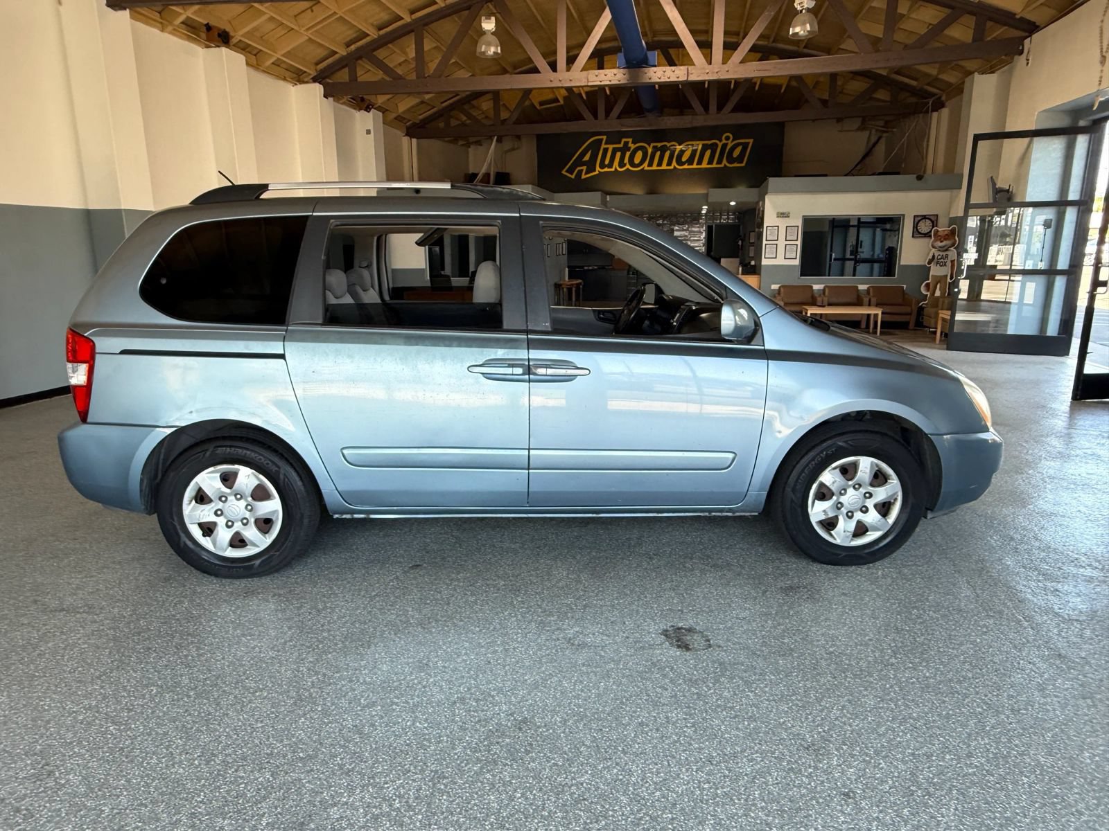 Used 2010 Kia Sedona FWD image 7
