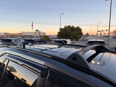 Used 2021 Toyota RAV4 XLE Premium image 9