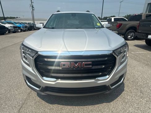 Used 2022 GMC Terrain SLE w/ Driver Convenience Package FWD image 3