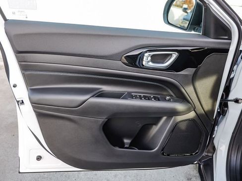 New 2026 Jeep Compass Latitude image 21