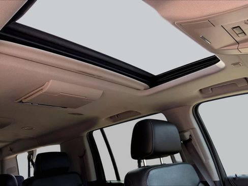 Used 2015 Chevrolet Suburban LTZ AWD/4WD image 12