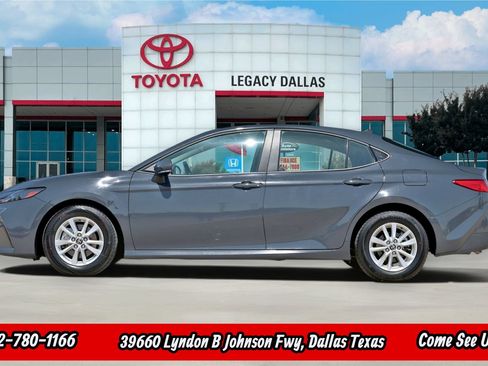 Used 2025 Toyota Camry LE FWD image 7