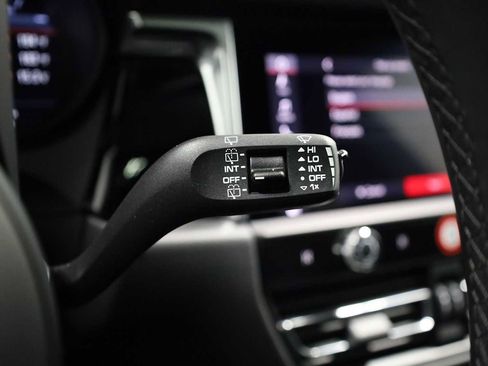 Certified 2025 Porsche Macan image 30