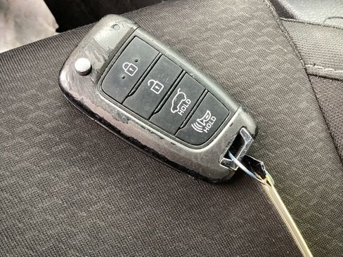 Used 2018 Hyundai Elantra GT image 25