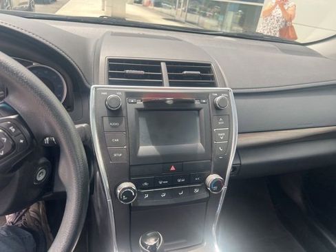 Used 2016 Toyota Camry LE FWD image 5