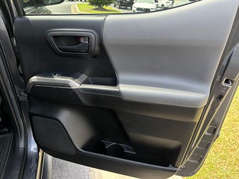 Used 2022 Toyota Tacoma SR5 w/ Technology Package RWD image 20