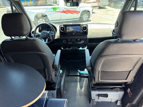 Used 2020 Mercedes-Benz Sprinter 2500 image 27