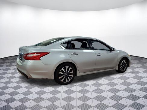 Used 2017 Nissan Altima 2.5 SV image 8