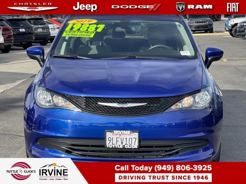 Certified 2019 Chrysler Pacifica L image 2