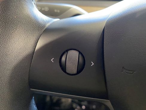 Used 2021 Tesla Model Y Long Range image 17