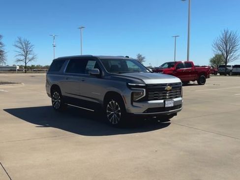 New 2026 Chevrolet Suburban High Country RWD image 3