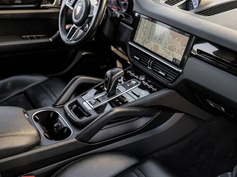 Used 2020 Porsche Cayenne S image 21