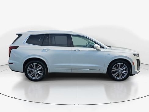 Used 2021 Cadillac XT6 Premium Luxury FWD image 2