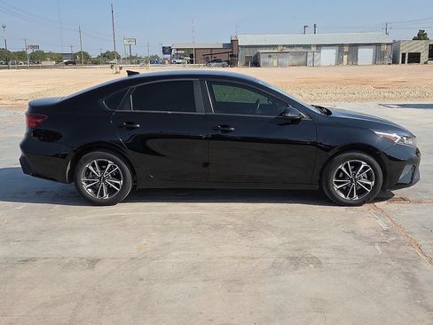 Used 2024 Kia Forte LXS w/ LXS Technology Package FWD image 6