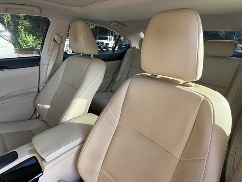 Used 2013 Lexus ES 350 w/ Premium Pkg FWD image 18