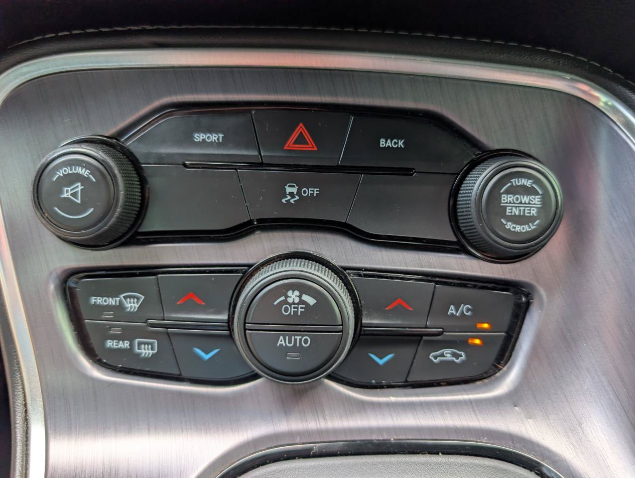 Used 2016 Dodge Challenger SXT RWD image 31
