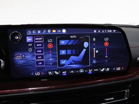 Used 2025 Chevrolet Traverse RS w/ LPO, Floor Liner Package FWD image 28