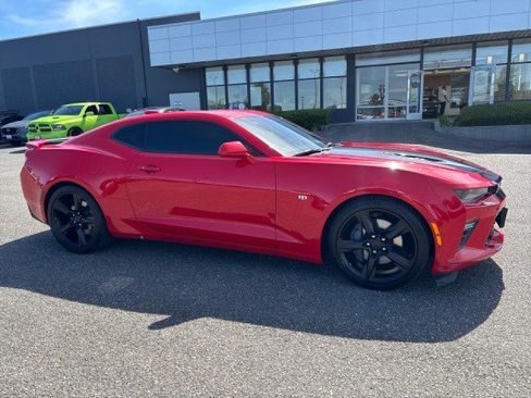 Used 2018 Chevrolet Camaro SS RWD image 13