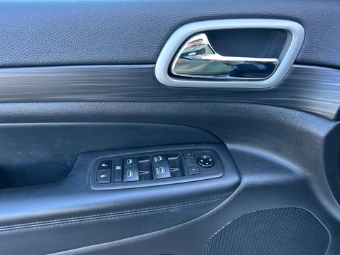 Used 2021 Jeep Grand Cherokee Laredo X image 10