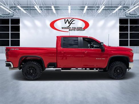 Used 2024 Chevrolet Silverado 2500 LT AWD/4WD image 2