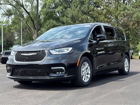 New 2025 Chrysler Pacifica Select image 9