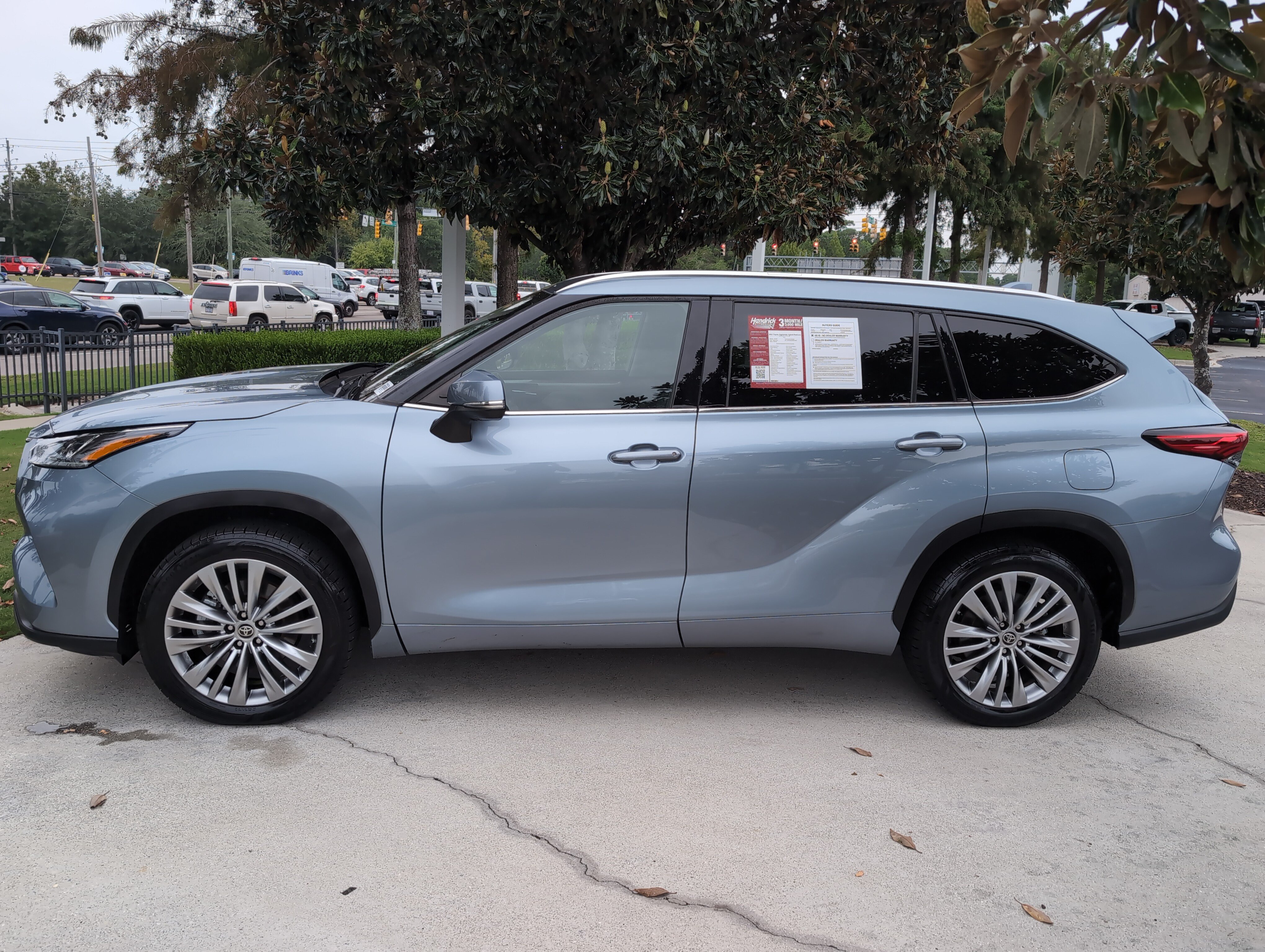 Used 2022 Toyota Highlander Platinum FWD image 7