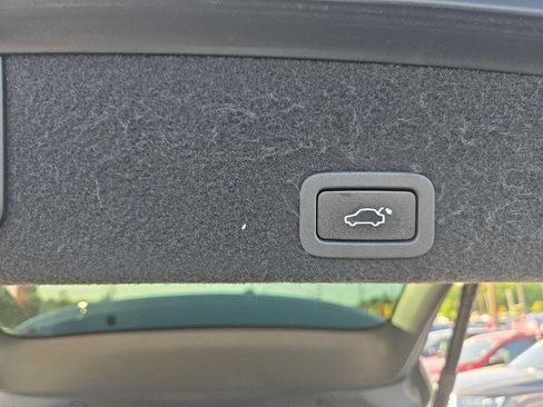 Used 2016 Volvo XC60 T6 w/ Proximity Package FWD image 12