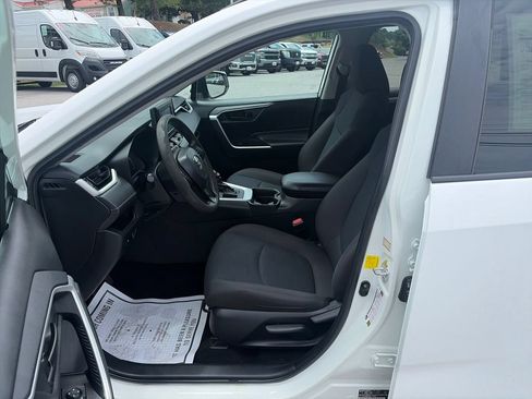 Used 2020 Toyota RAV4 LE FWD image 10