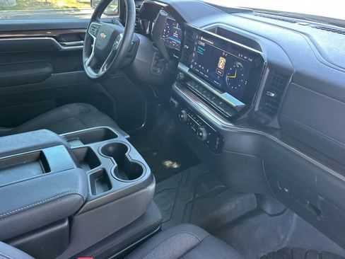 Used 2025 Chevrolet Silverado 1500 LT RWD image 17