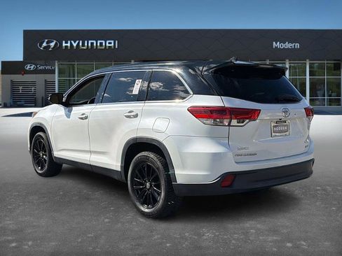 Used 2019 Toyota Highlander XLE image 4