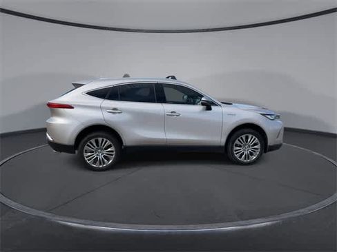 Used 2021 Toyota Venza XLE w/ Softex Package image 9