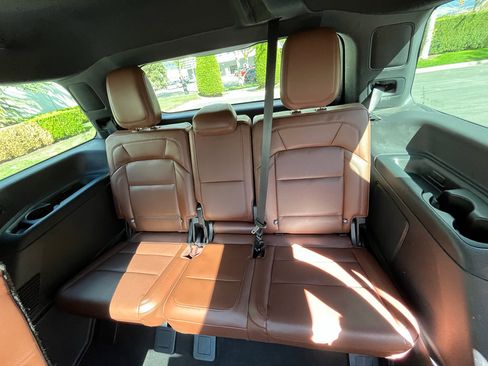 Used 2025 Lincoln Navigator Reserve image 36