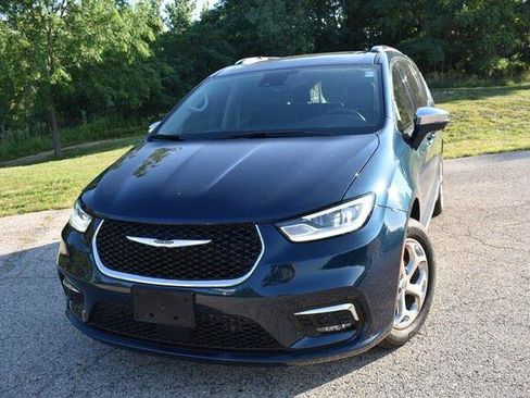 Used 2021 Chrysler Pacifica Limited w/ Uconnect Theater Family Group AWD/4WD image 12
