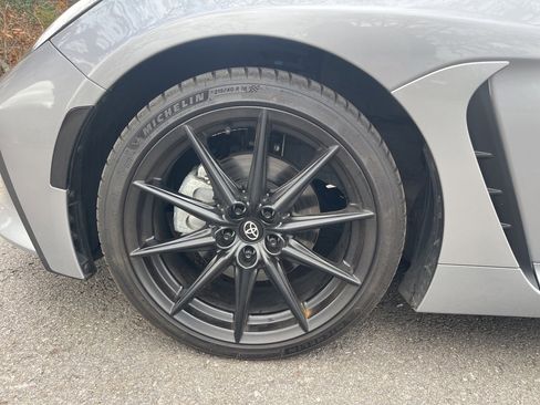 Used 2024 Toyota GR86 Premium image 10