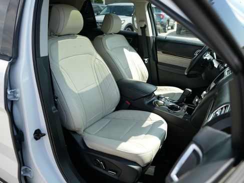 Used 2017 Ford Explorer Platinum AWD/4WD image 23