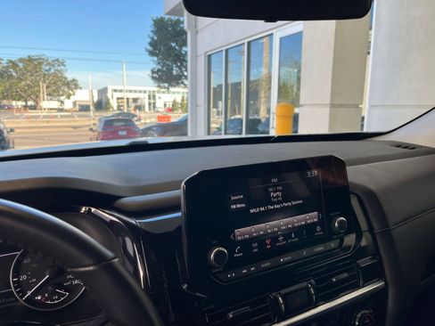 Used 2025 Nissan Pathfinder SV image 18