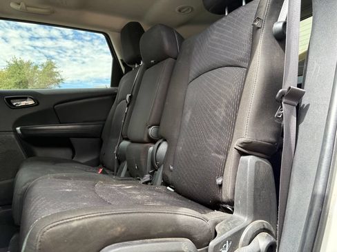 Used 2019 Dodge Journey SE w/ Connectivity Group FWD image 10