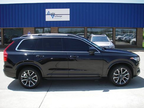 Used 2016 Volvo XC90 T6 Momentum w/ Momentum Plus Package AWD/4WD image 4