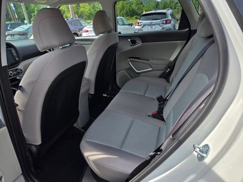 Used 2025 Kia Soul LX w/ LX Technology Package FWD image 12
