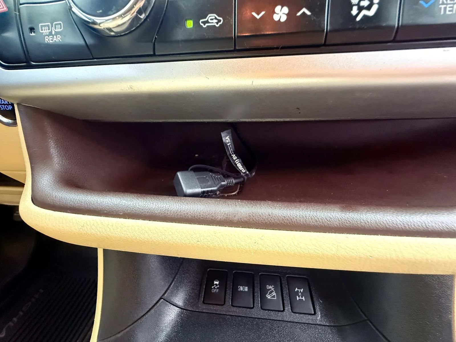 Used 2019 Toyota Highlander XLE AWD/4WD image 14