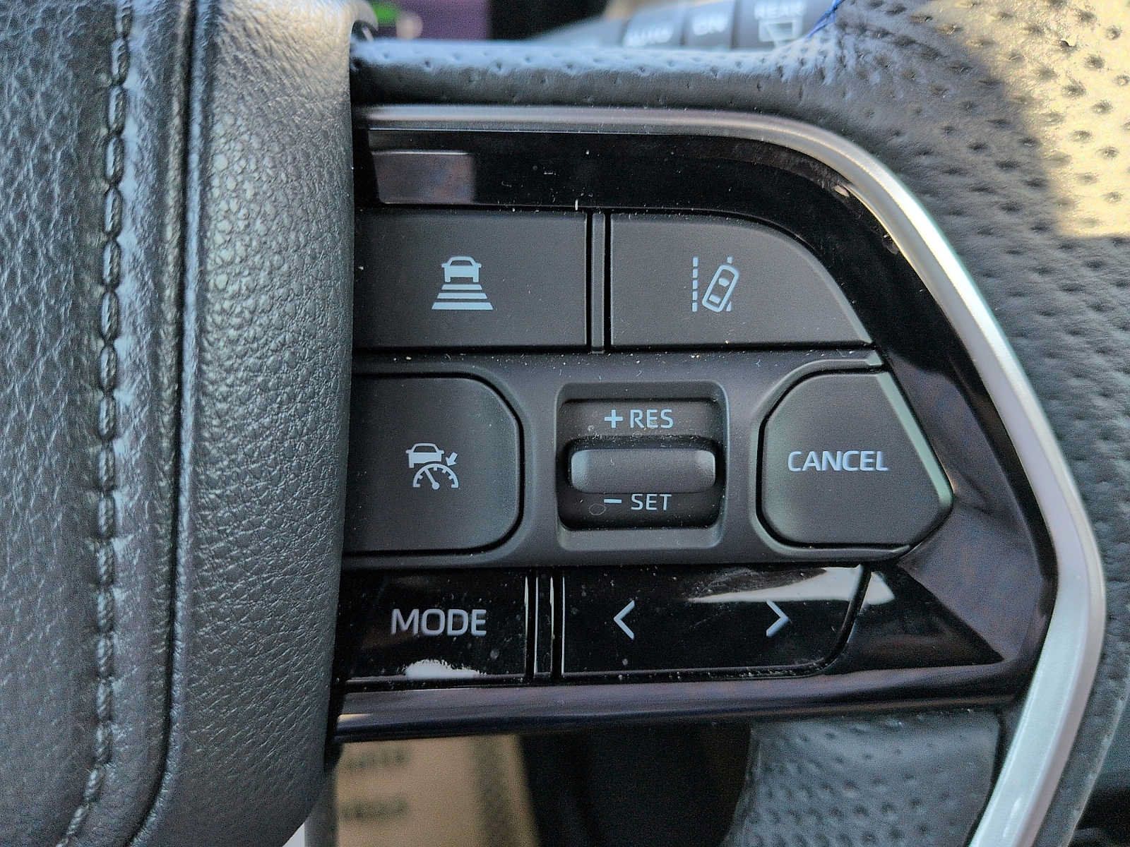 Used 2025 Toyota Sequoia Platinum AWD/4WD image 18