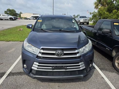 Used 2018 Toyota Highlander XLE FWD image 2