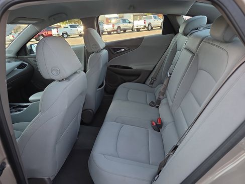 Used 2025 Chevrolet Malibu LT FWD image 9