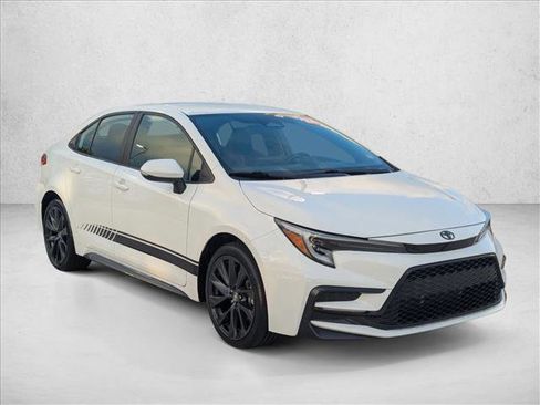 Used 2024 Toyota Corolla SE FWD image 3