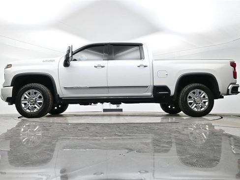 Used 2024 Chevrolet Silverado 2500 High Country w/ High Country Premium Package image 29
