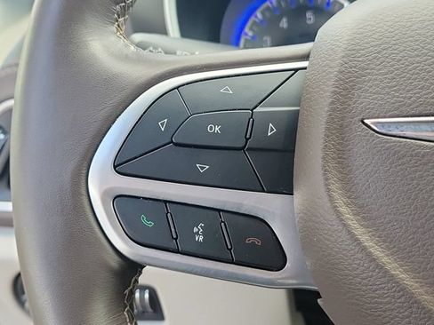 Used 2021 Chrysler Pacifica Touring-L FWD image 25